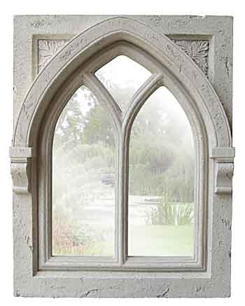 Specchio ad arco gotico ornato con cornice effetto pietra
